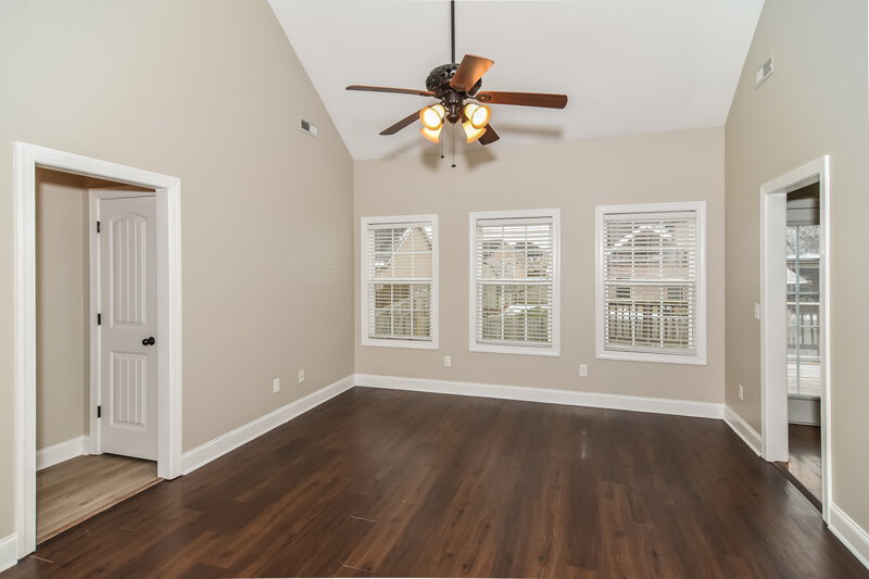 2,190/Mo, 1802 Walking Dr Murfreesboro, TN 37130 Living Room View 2