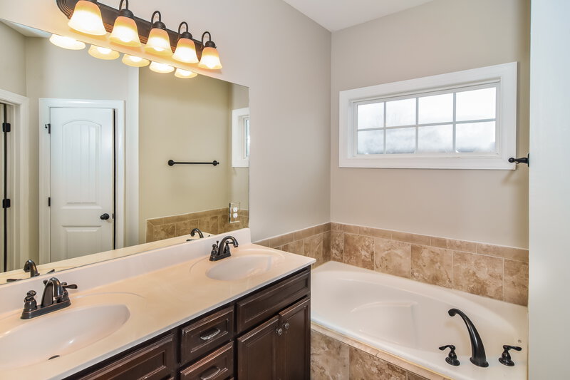2,190/Mo, 1802 Walking Dr Murfreesboro, TN 37130 Main Bathroom View