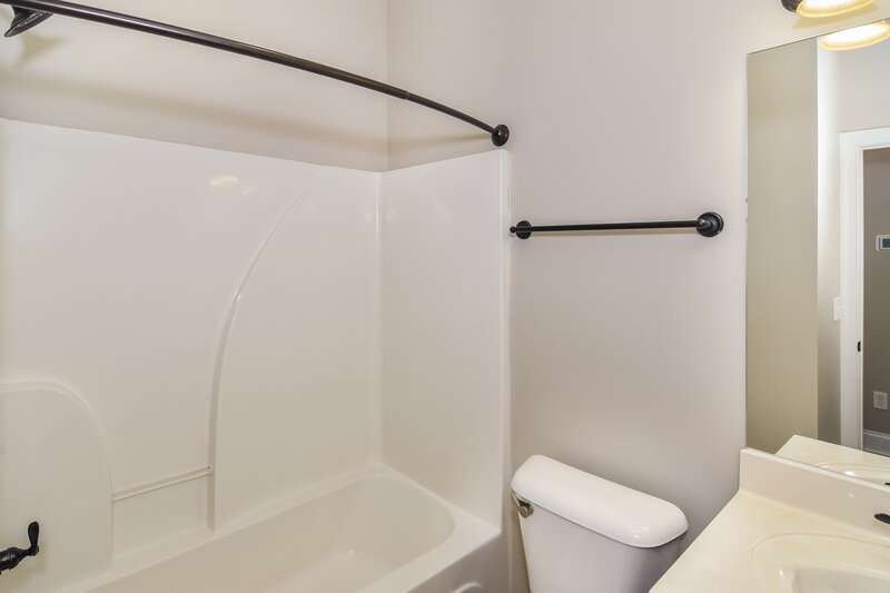 2,190/Mo, 1802 Walking Dr Murfreesboro, TN 37130 Bathroom View