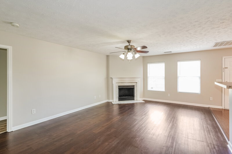2,550/Mo, 1008 Gannett Rd Hendersonville, TN 37075 Living Room View 2