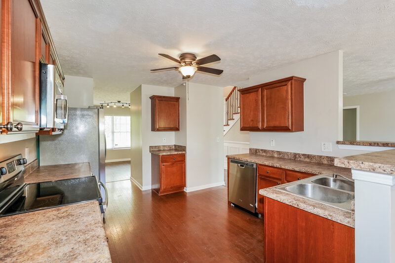 2,550/Mo, 1008 Gannett Rd Hendersonville, TN 37075 Kitchen View 2