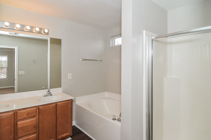 2,120/Mo, 3136 Skinner Dr Antioch, TN 37013 Main Bathroom View