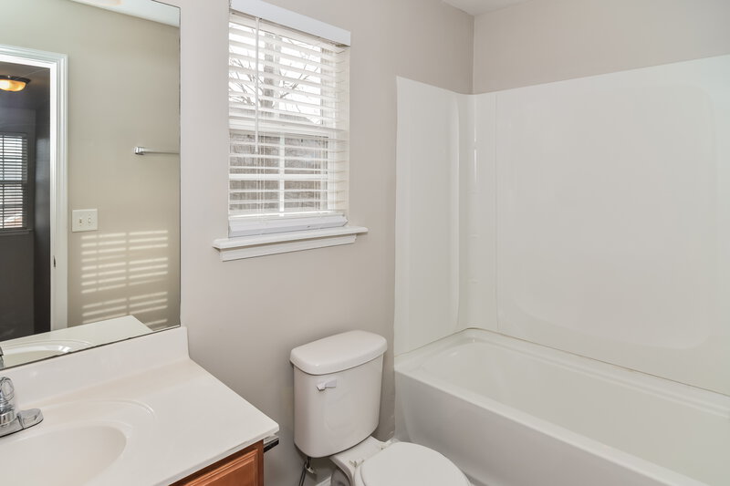 2,120/Mo, 3136 Skinner Dr Antioch, TN 37013 Bathroom View 2