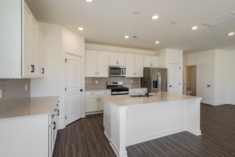 3,200/Mo, 5415 Dunbar Dr Old Hickory, TN 37138 Kitchen View 2