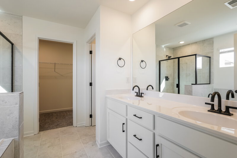 3,200/Mo, 5415 Dunbar Dr Old Hickory, TN 37138 Main Bathroom View