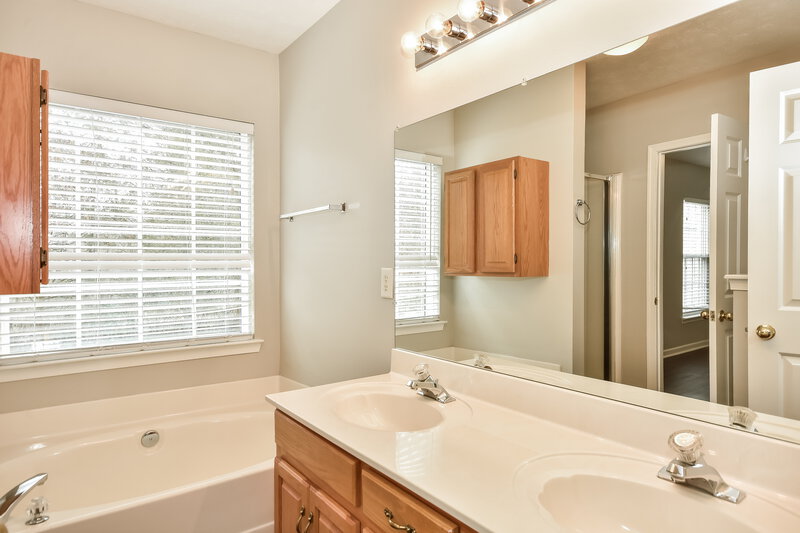 2,480/Mo, 708 Billie Jean Cir Hermitage, TN 37076 Main Bathroom View