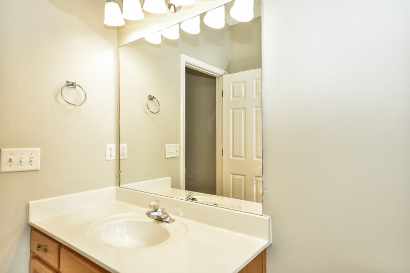 2,480/Mo, 708 Billie Jean Cir Hermitage, TN 37076 Bathroom View