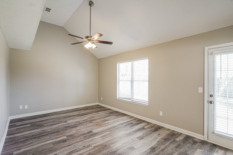 1,860/Mo, 1057 Tom Hailey Blvd La Vergne, TN 37086 Living Room View