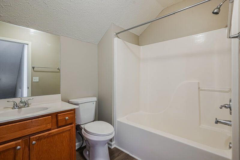 1,860/Mo, 1057 Tom Hailey Blvd La Vergne, TN 37086 Bathroom View