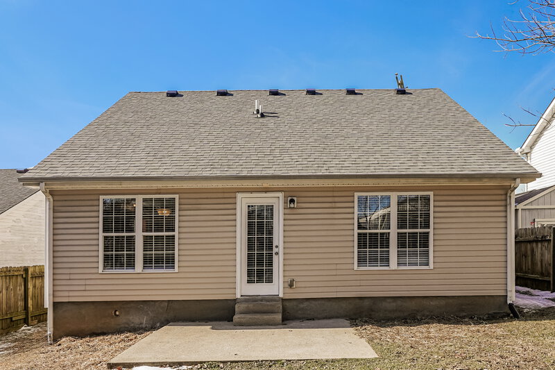 1,860/Mo, 1057 Tom Hailey Blvd La Vergne, TN 37086 Rear View