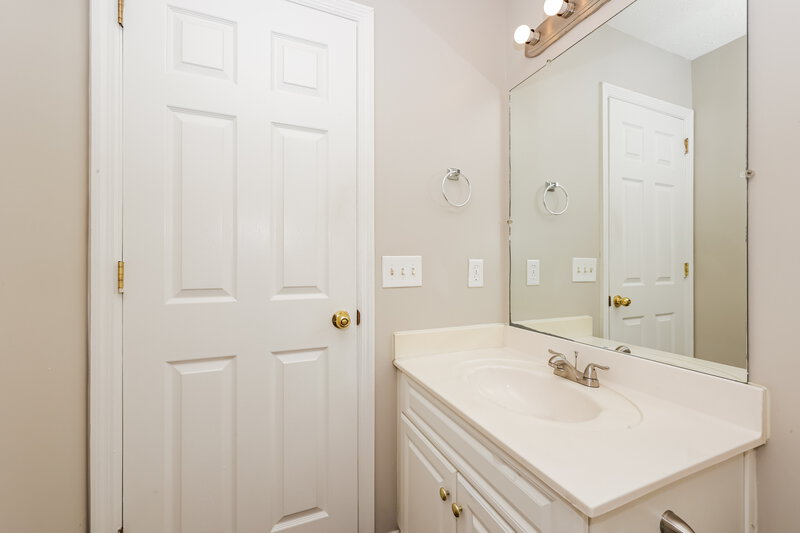 2,310/Mo, 1004 Blue Mountain Ln Antioch, TN 37013 Bathroom View