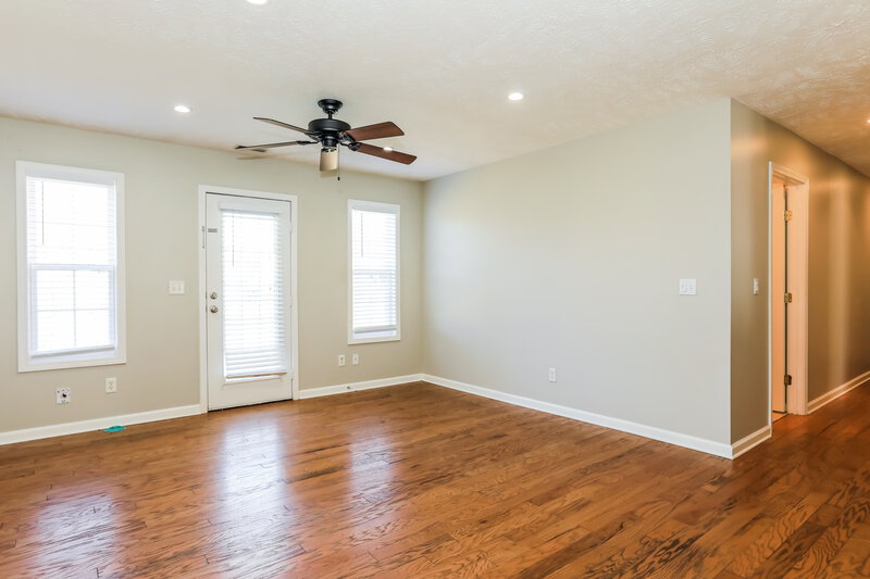 2,065/Mo, 10007 Nevada Ave Smyrna, TN 37167 Living Room View 3