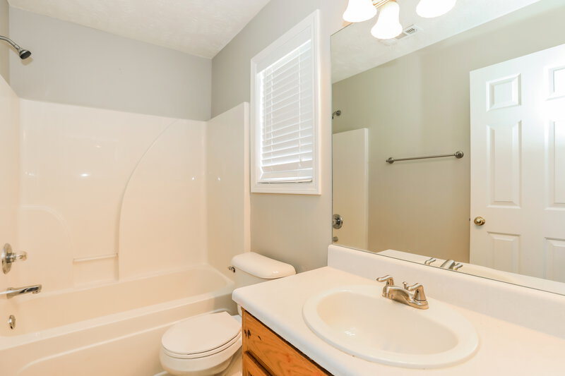2,065/Mo, 10007 Nevada Ave Smyrna, TN 37167 Main Bathroom View