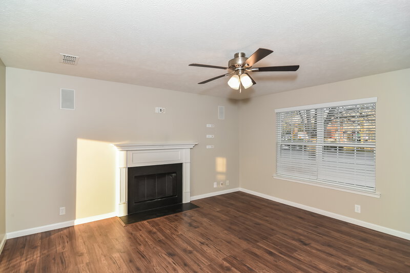 1,940/Mo, 1726 Saint Andrews Dr Murfreesboro, TN 37128 Living Room View 2