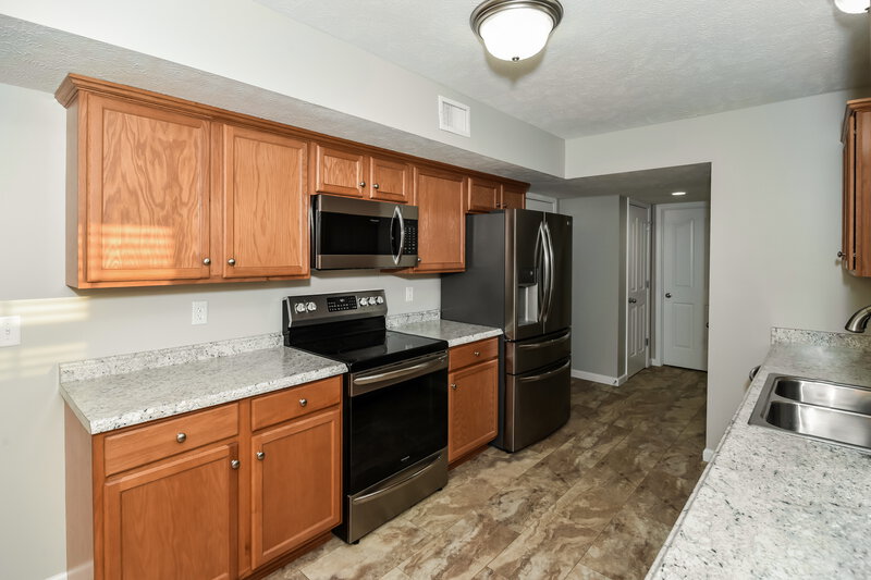 1,940/Mo, 1726 Saint Andrews Dr Murfreesboro, TN 37128 Kitchen View 3