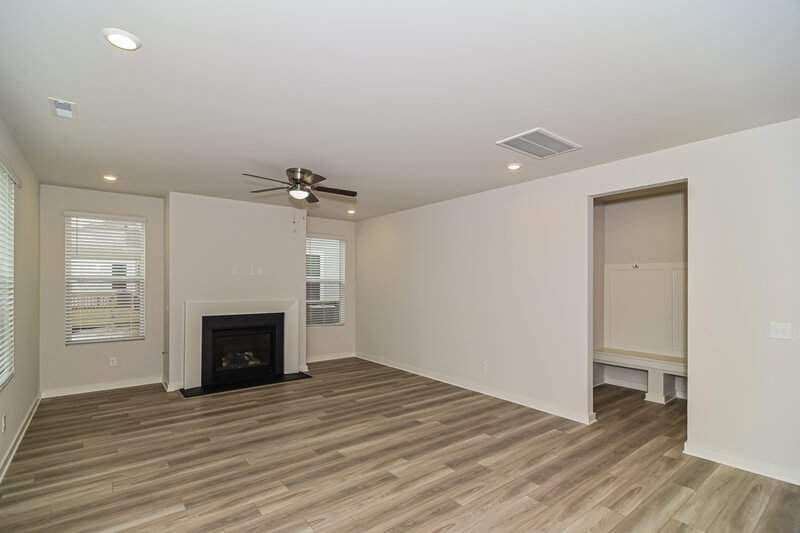 2,640/Mo, 3436 Shigo St Murfreesboro, TN 37130 Living Room View 2