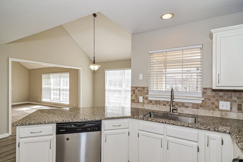 2,110/Mo, 1825 Rory Cv La Vergne, TN 37086 Kitchen View