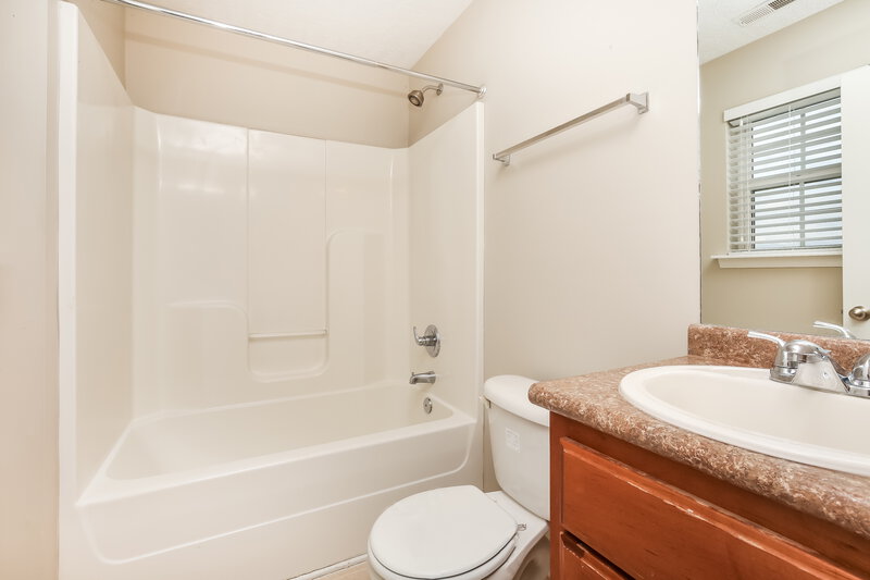 1,855/Mo, 612 Rock Glen Trce Smyrna, TN 37167 Main Bathroom View