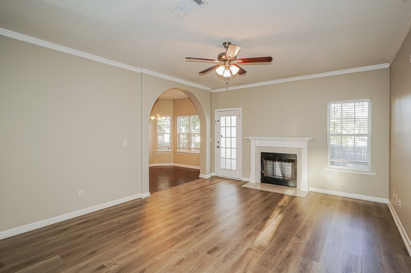 1,875/Mo, 1022 Seven Oaks Blvd Smyrna, TN 37167 Living Room View 2