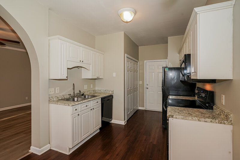 1,875/Mo, 1022 Seven Oaks Blvd Smyrna, TN 37167 Kitchen View 2