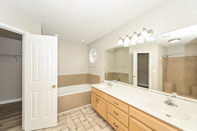 2,485/Mo, 2910 Iona Dr Smyrna, TN 37167 Main Bathroom View 2