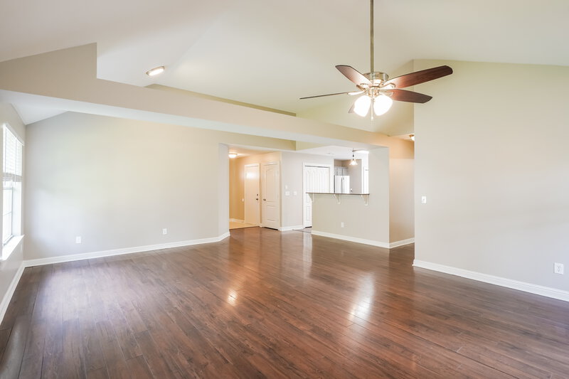 2,045/Mo, 208 Ben Alex Ct Antioch, TN 37013 Living Room View 2