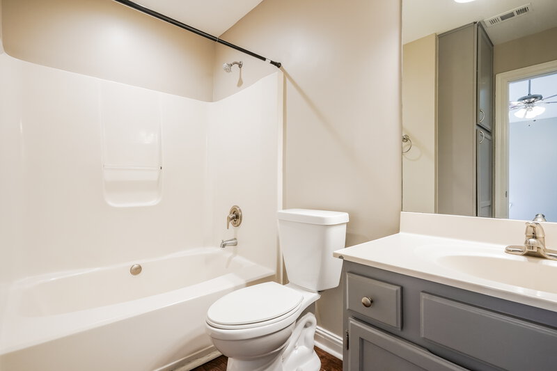2,045/Mo, 208 Ben Alex Ct Antioch, TN 37013 Main Bathroom View