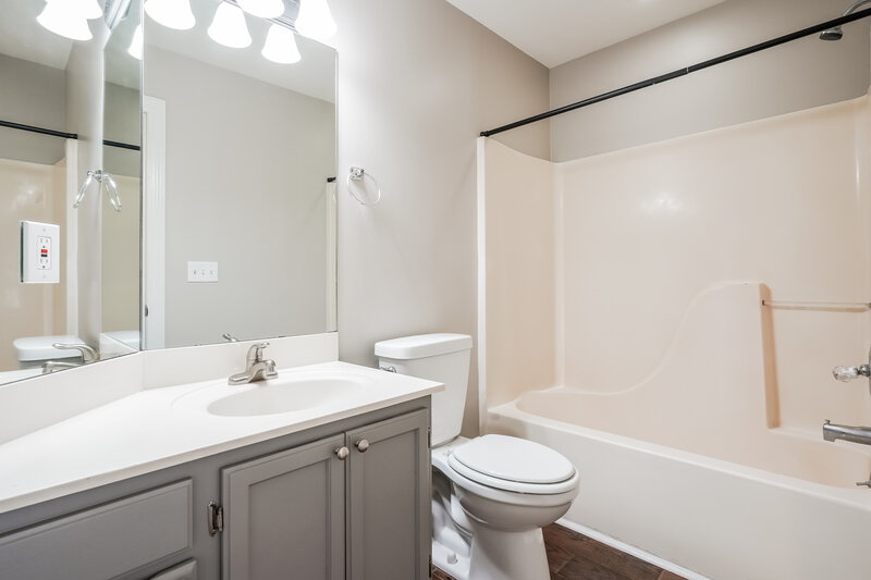2,045/Mo, 208 Ben Alex Ct Antioch, TN 37013 Bathroom View
