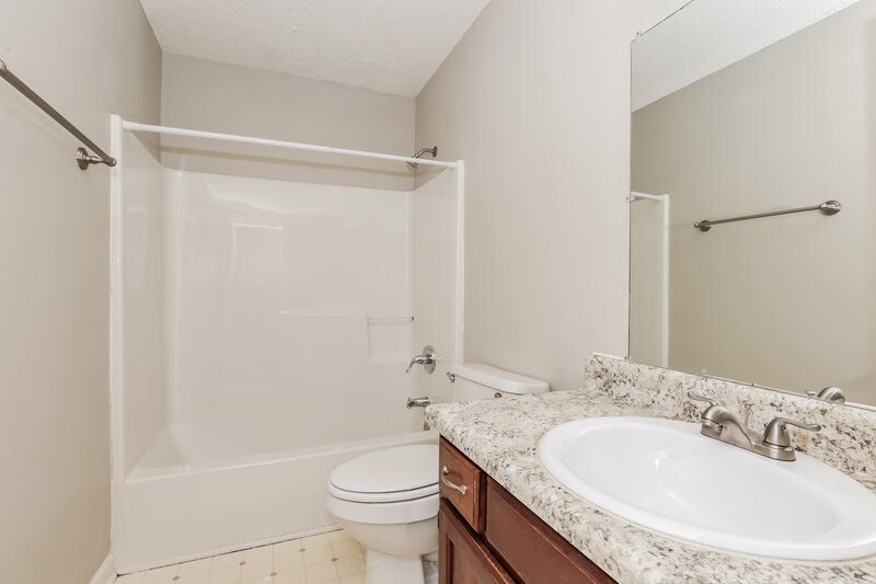 3,460/Mo, 705 Rocky Ridge Cir La Vergne, TN 37086 Bathroom View