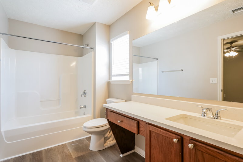 1,945/Mo, 630 Big Hurricane Dr La Vergne, TN 37086 Main Bathroom View