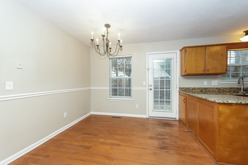2,060/Mo, 1807 Meadowglen Cir Mt Juliet, TN 37122 Dining Room View 2