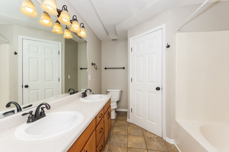 2,060/Mo, 1807 Meadowglen Cir Mt Juliet, TN 37122 Main Bathroom View
