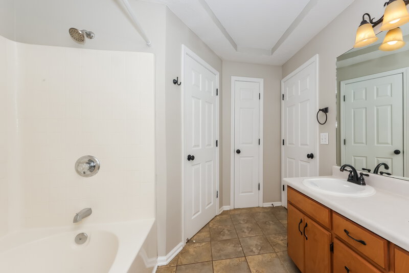 2,060/Mo, 1807 Meadowglen Cir Mt Juliet, TN 37122 Main Bathroom View 2
