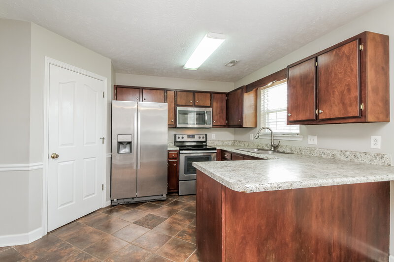 3,190/Mo, 2625 Weatherford St La Vergne, TN 37086 Kitchen View 2