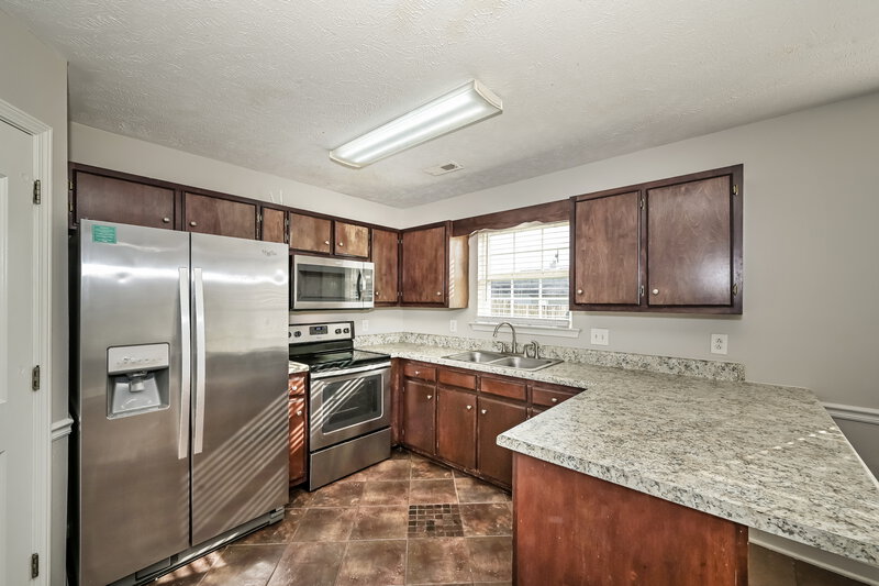 2,165/Mo, 2625 Weatherford St La Vergne, TN 37086 Kitchen View