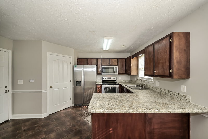 2,165/Mo, 2625 Weatherford St La Vergne, TN 37086 Kitchen View 2