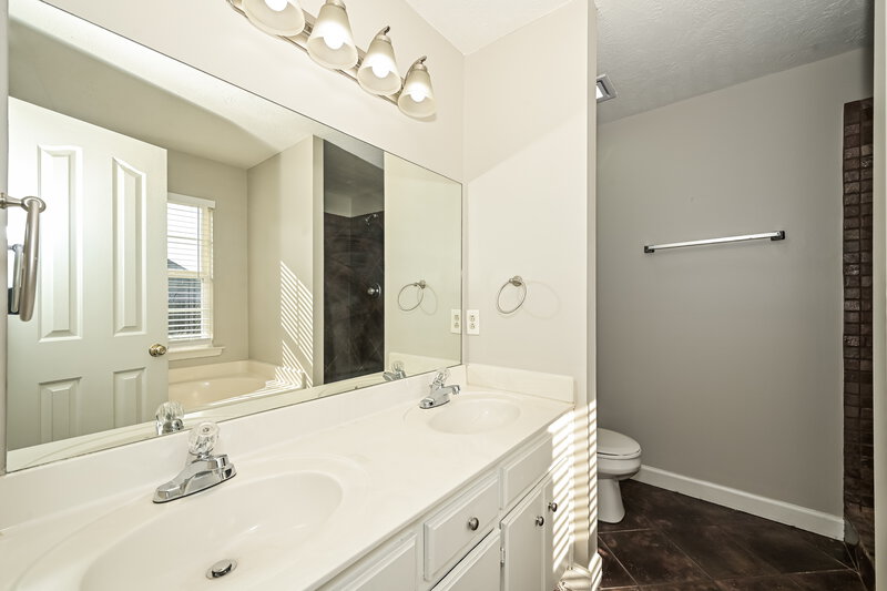 2,165/Mo, 2625 Weatherford St La Vergne, TN 37086 Main Bathroom View