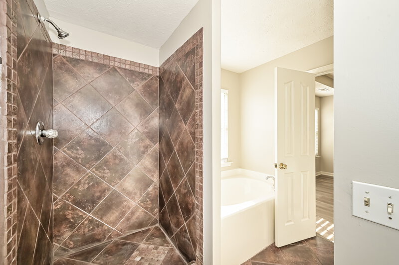 2,165/Mo, 2625 Weatherford St La Vergne, TN 37086 Main Bathroom View 2
