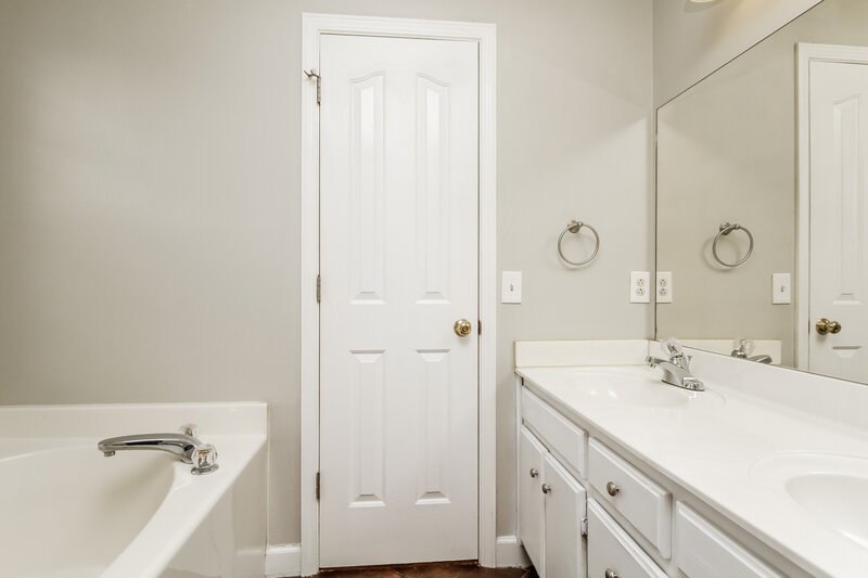 3,190/Mo, 2625 Weatherford St La Vergne, TN 37086 Bathroom View