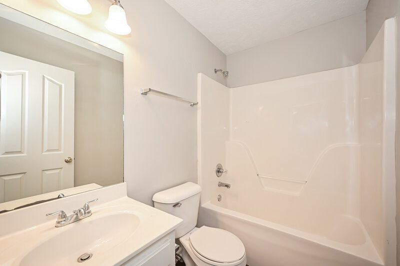 2,165/Mo, 2625 Weatherford St La Vergne, TN 37086 Bathroom View