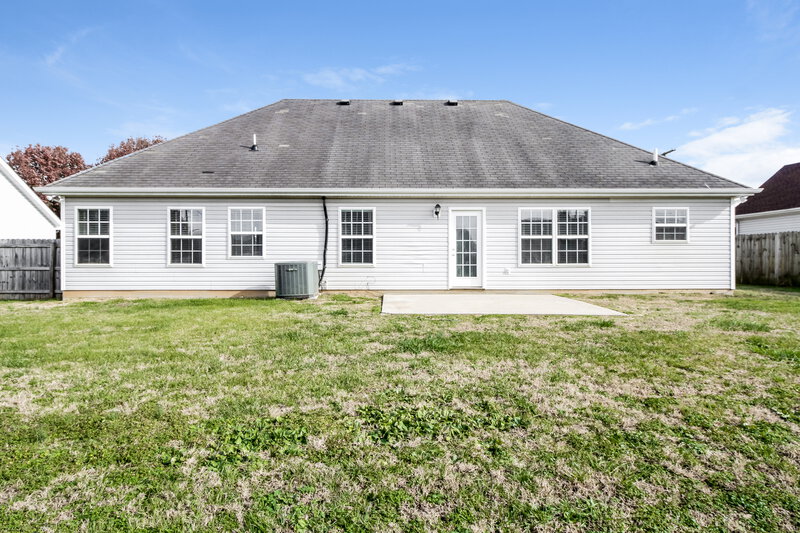 3,190/Mo, 2625 Weatherford St La Vergne, TN 37086 Rear View