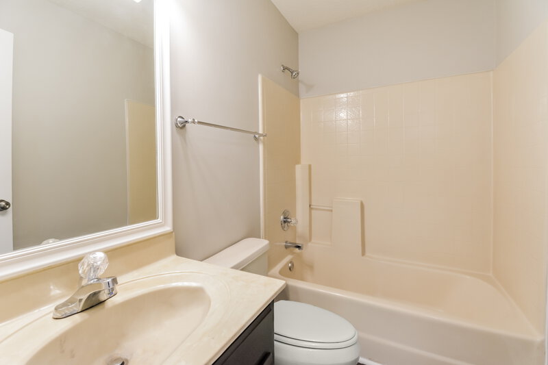 2,330/Mo, 6032 Bradford Hills Dr Nashville, TN 37211 Bathroom View