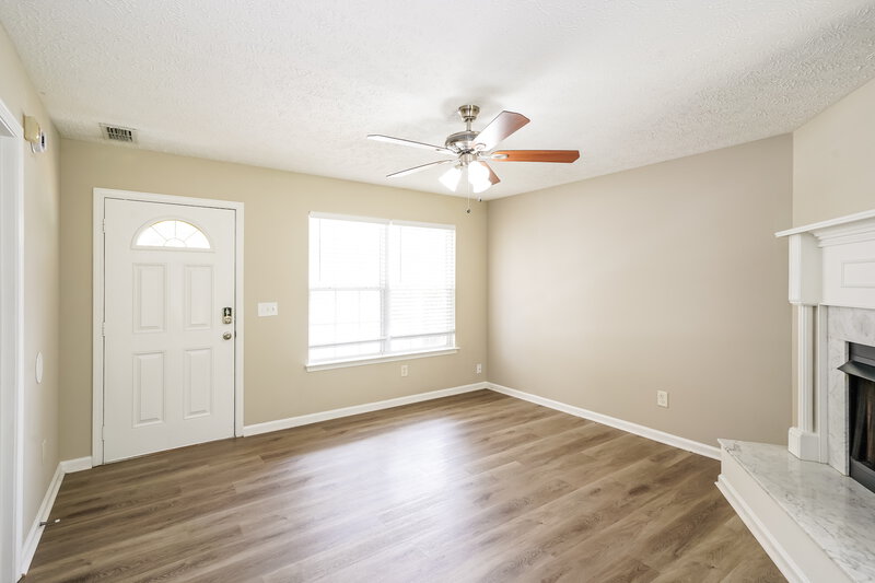 2,920/Mo, 3525 Mount View Ridge Dr Antioch, TN 37013 Living Room View 2