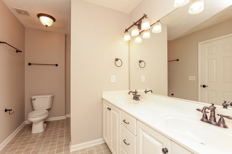 1,990/Mo, 3629 Belvidere Ct Murfreesboro, TN 37127 Main Bathroom View