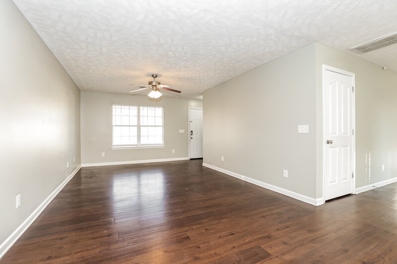 1,950/Mo, 155 Dreville Dr La Vergne, TN 37086 Living Room View