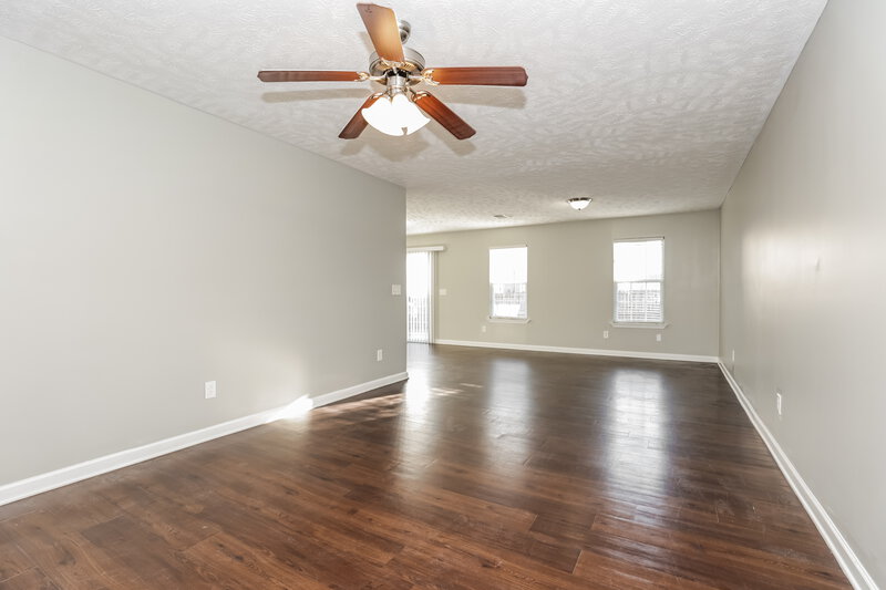 1,950/Mo, 155 Dreville Dr La Vergne, TN 37086 Living Room View 2