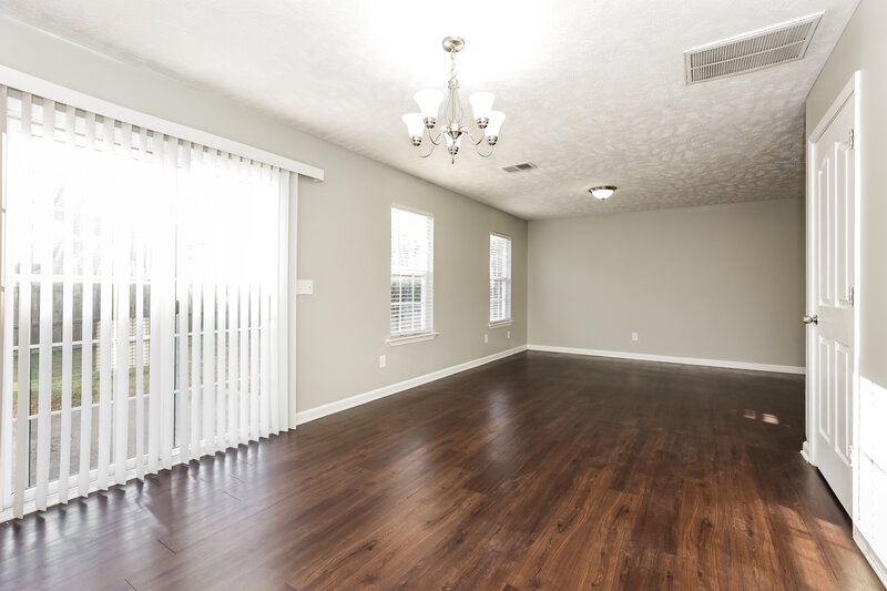 1,950/Mo, 155 Dreville Dr La Vergne, TN 37086 Dining Room View 2