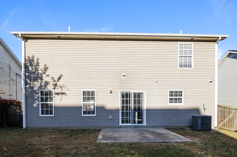 1,950/Mo, 155 Dreville Dr La Vergne, TN 37086 Rear View