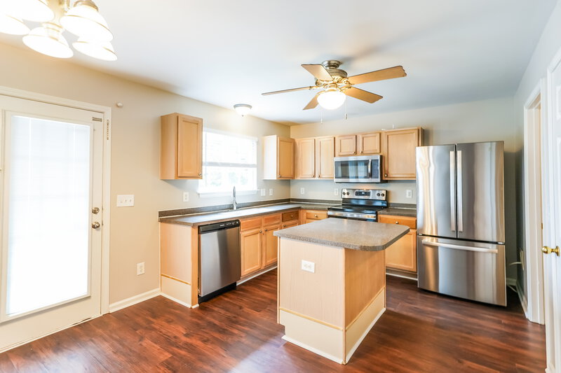 2,275/Mo, 209 Briarcotes Cir La Vergne, TN 37086 Kitchen View