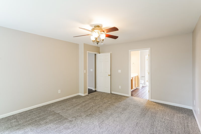 2,275/Mo, 209 Briarcotes Cir La Vergne, TN 37086 Main Bedroom View 2